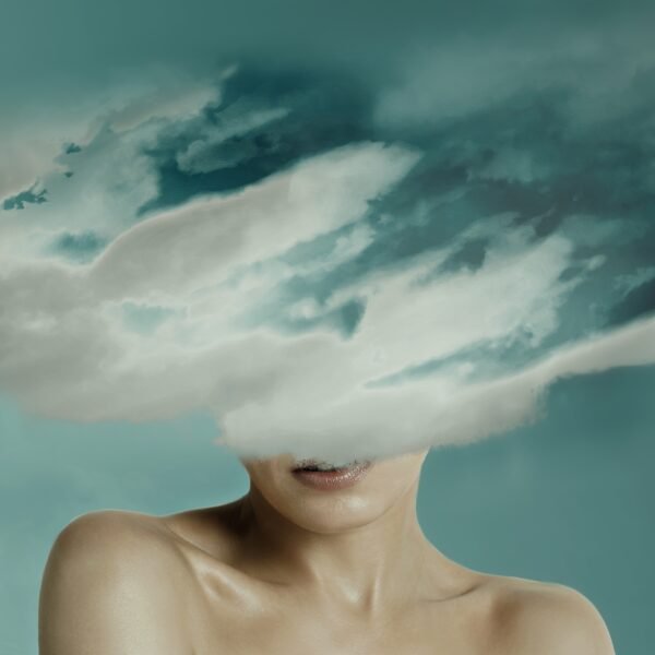 woman with cloud around head and brain fog